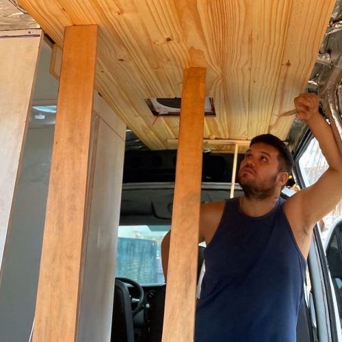 COMO REVESTIR O TETO COM LAMBRI DE PINUS | CONSTRUÇÃO DO MOTORHOME ARTESANAL